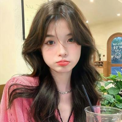 罗娜，阿齐姆的母亲